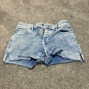 Express boyfriend Midi‎ mid rise acid wash shorts size 2